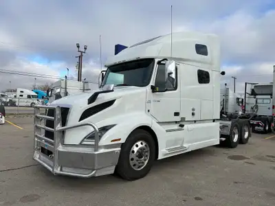 BEAUTIFUL UNIT WITH ALL ADD ONS. TEAM DRIVERS DREAM. WARRANTY UNTIL JAN 2028 OR 966,000KM! PREMIUM A...