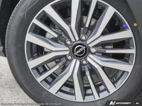 This Nissan Kicks Play has a strong Regular Unleaded I-4 1.6 L/98 engine powering this Variable tran... (image 7)