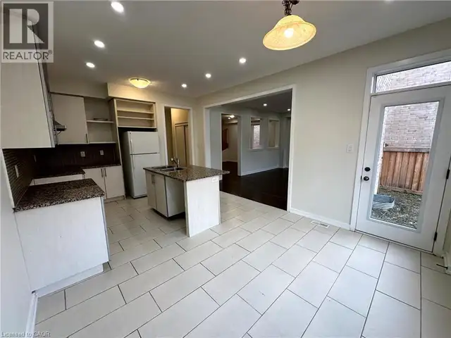 7 ABERCROMBIE Crescent Brampton, Ontario in Long Term Rentals in Mississauga / Peel Region - Image 8