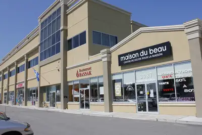 ESPACE COMMERCIAL À LOUER À MASCOUCHE 1370 PI Contactez François au 438-806-9379 pour réserver votre...