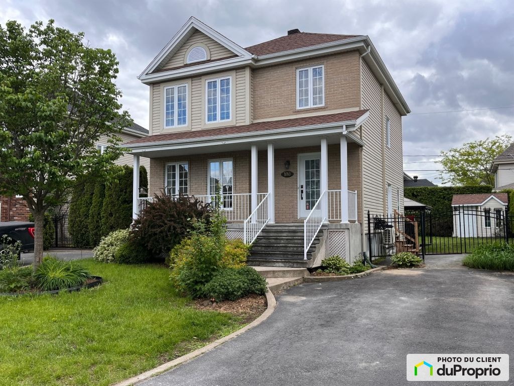 $845,000 - 2 Storey for sale in La Prairie — photo 1