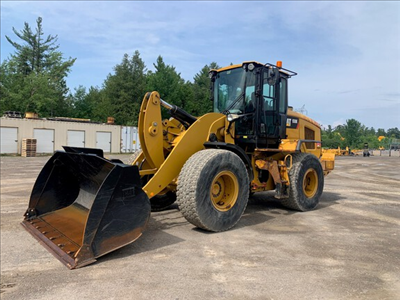 Hours: 3297 | Location: Ottawa, ON, CA | Attachments: Quick Coupler; Attachments: Aux Hydraulics; Bu...