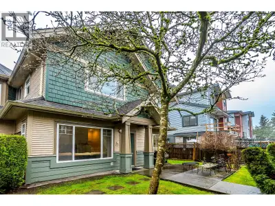 Unbelievable price that you can't beat for this duplex 2-level duplex style townhouse. Two level Rad...