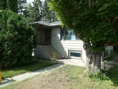 3 Bedroom Main Floor – Walk to U of S
