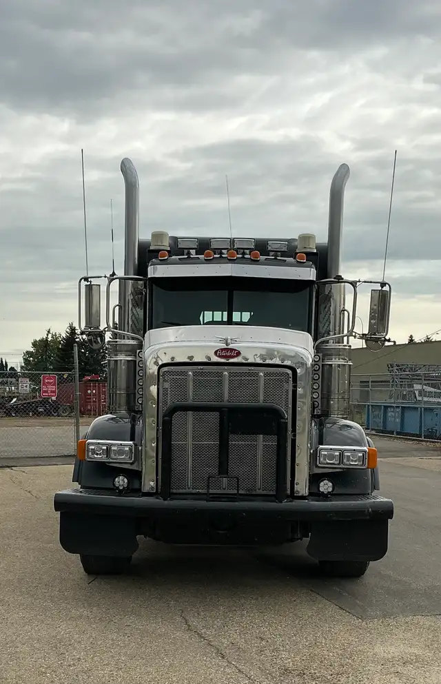 2012 PETERBILT 367 Winch Truck in Heavy Equipment in St. Albert - Image 4