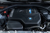 *English below* *Français:* Cette spectaculaire BMW 330e xDrive 2023 affichant 48 882 km, provenant... (image 9)