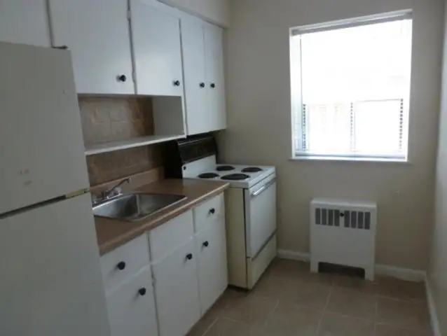 1 BEDROOM AVAILABLE CLOSE TO DOWNTOWN HAMILTON! in Long Term Rentals in Hamilton - Image 7