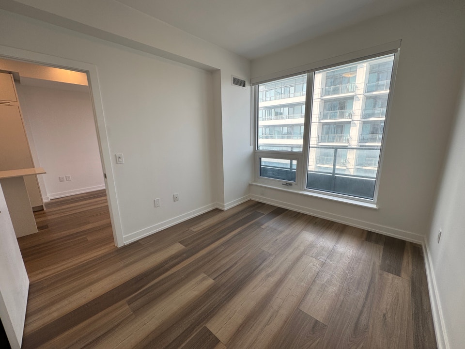 Recently Built 1 Bedroom Corner Unit Condo in Central Downtown K 2