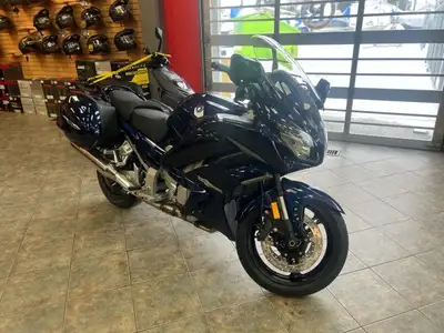 2025 YAMAHA FJR1300 YAMAHA FJR1300 2025 Déjà célèbre pour ses performances et sa fiabilité exception...
