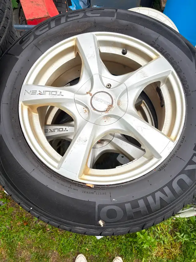 2012 Volvo XC70 aluminum rims and tires, Kumho 225-65-17 in Tires & Rims in Kitchener / Waterloo - Image 2