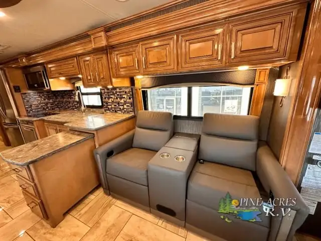 2019 Thor Motor Coach Tuscany 45MX only 020,049 Miles in RVs & Motorhomes in Moncton - Image 17