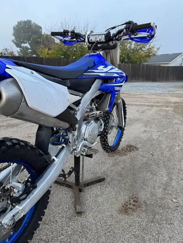 2018 YAMAHA YZ450F 450CC-WHITE & BLUE in Dirt Bikes & Motocross in Edmonton - Image 5