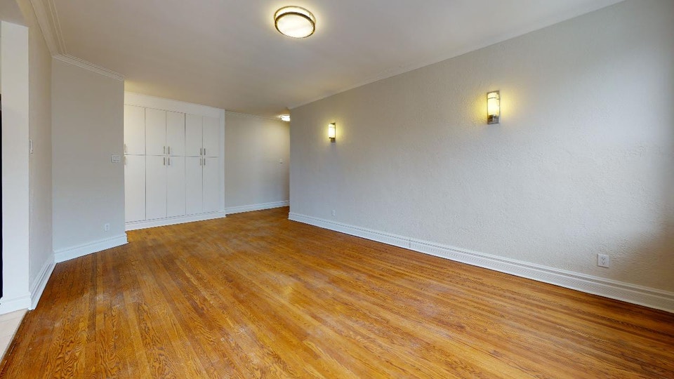 Apartment for Rent at Clanranald Avenue, 5015-5025 Clanranald Av 4