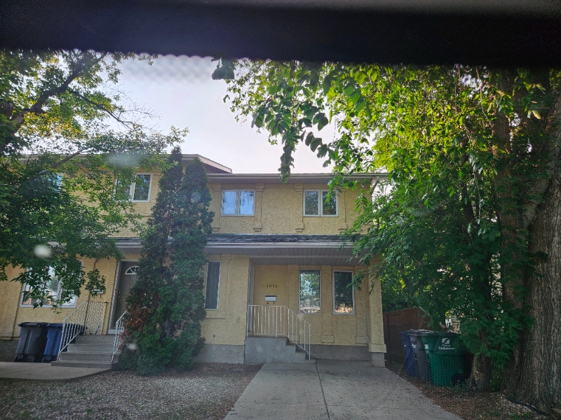 FOREST GROVE/UNIVERSITY/SUTHERLAND 3 BEDROOM DUPLEX FOR RENT Long