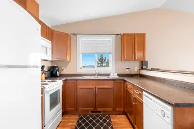 Fully Furnished 2 Bedroom Condo – All Inclusive! Grande Prairie