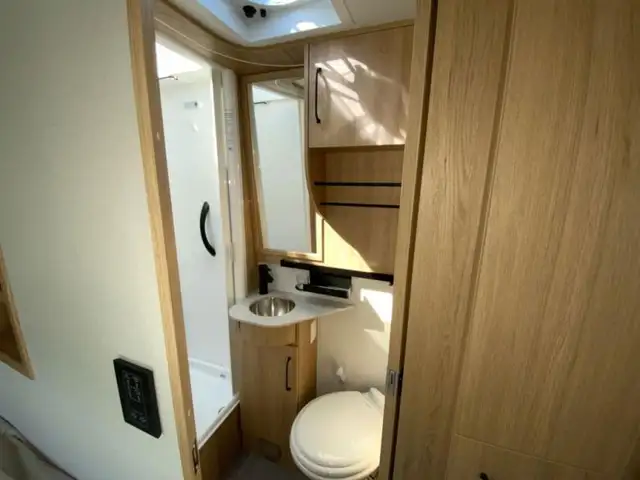 2026 Leisure Travel Unity U24CB in RVs & Motorhomes in Bedford - Image 21