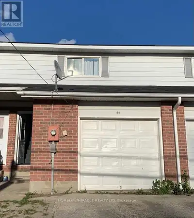 This Amazing beautiful FREE HOLD Townhouse Perfect for First Time Buyer or Investors 3 Bedroom 2 Bat...