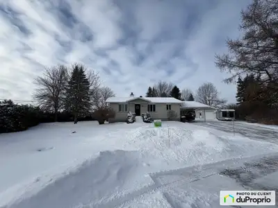Magnifique propriété située dans un quartier familial paisible à proximité des autoroutes 20 et 55,...