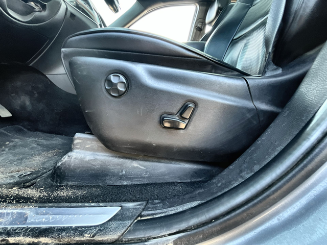 2014 Jeep Grand Cherokee OVERLAND - Navigation in Cars & Trucks in Lethbridge - Image 15