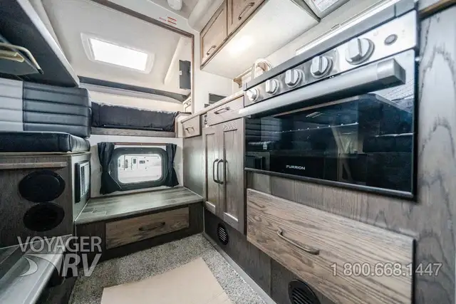 2027 Northern Lite 10.2EX Dry Bath Limited Edition in Travel Trailers & Campers in Kelowna - Image 24