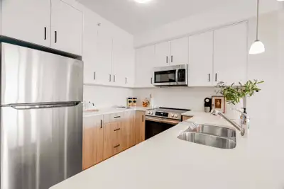 1-Bedroom Suite in Sunningdale Heights – Modern Living in a Prim