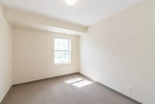 Student Rooms Available Steps From Laurier!! - Furnished Rooms!! in Room Rentals & Roommates in Kitchener / Waterloo - Image 3