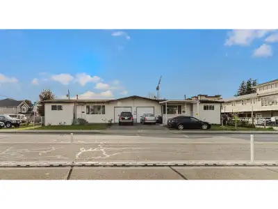 Full Legal Duplex on a 8,000 square foot lot! OCP indicates Urban 2- ground oriented. Great potentia...