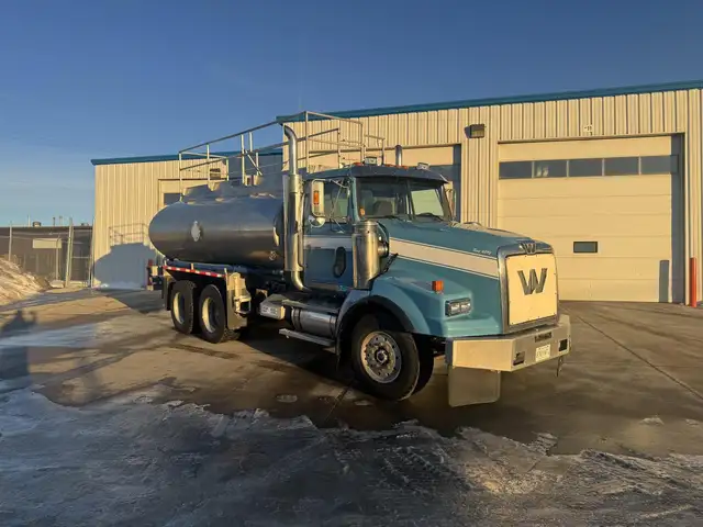 2003 WESTERN STAR 4900 in Heavy Trucks in Saskatoon - Image 4