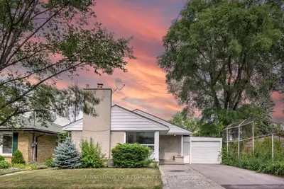 Charming 3-bedroom bungalow on quiet cul-de-sac! Welcome to 1 Courton Dr in Toronto! Discover the po...