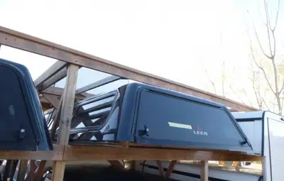 Grey Leer 100R Truck Cap Chevrolet Sierra This unit comes with tinted side sliding windows and tinte...