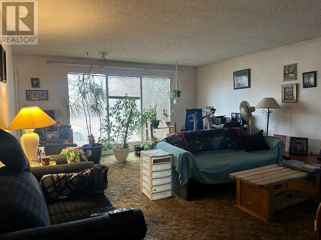 4933 59 Avenue High Prairie, Alberta in Houses for Sale in Edmonton - Image 2