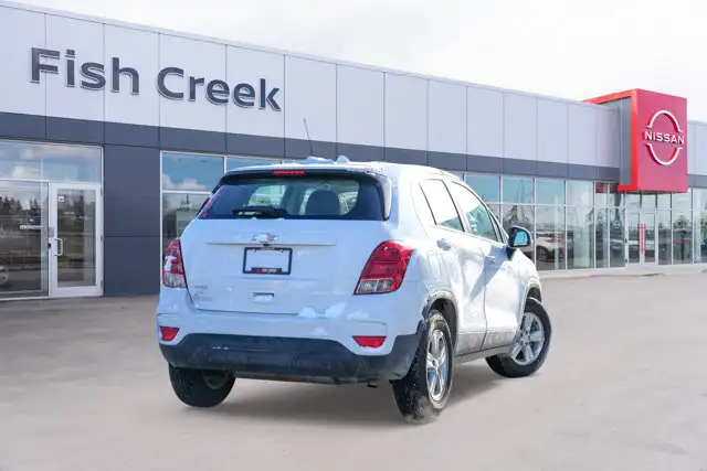 2021 Chevrolet Trax LS | Rear-View Camera | Carplay | No in Cars & Trucks in Calgary - Image 8