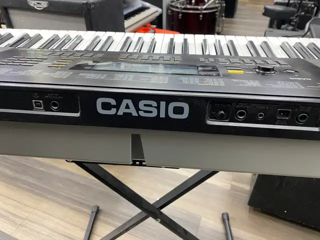 Casio WK-240 76 Keyboard in Pianos & Keyboards in City of Toronto - Image 3