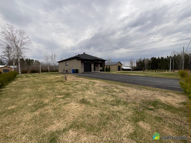 $650,000 - Price Taxes Included - 1 1/2 Storey for sale — photo 3
