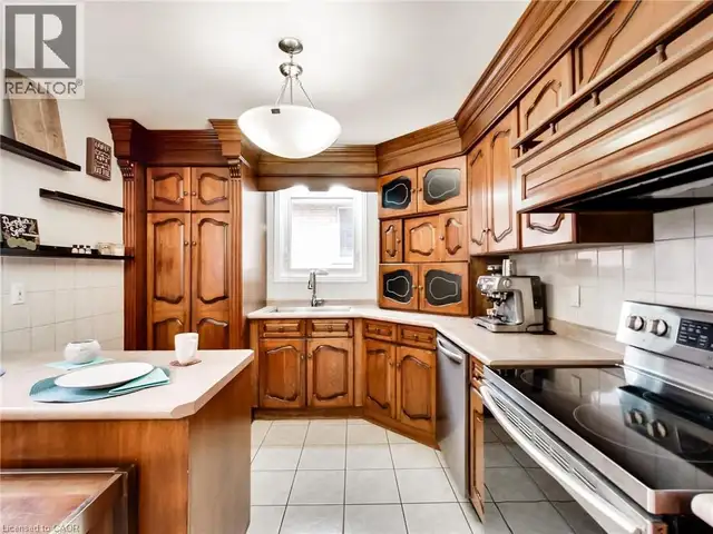 18 PAVAROTTI Court Hamilton, Ontario in Houses for Sale in Hamilton - Image 15
