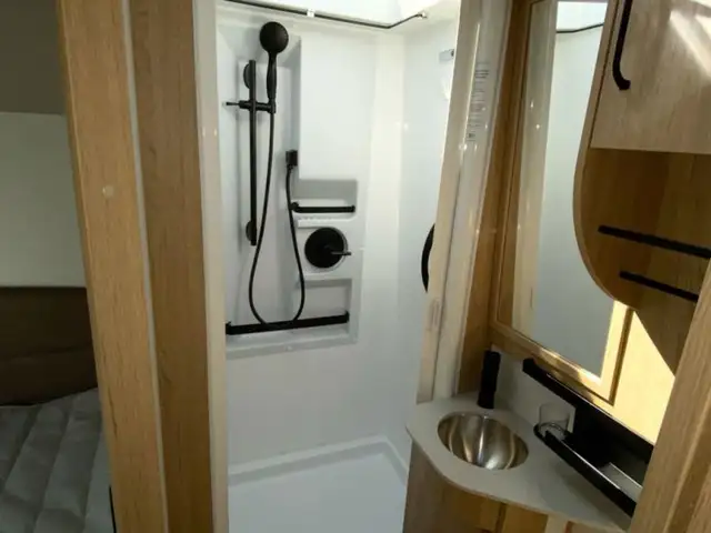 2026 Leisure Travel Unity U24CB in RVs & Motorhomes in Bedford - Image 20