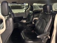 **FORMER DAILY RENTAL** **SPRING SPECIAL!** FEATURING : AWD, POWER SLIDING DOORS, POWER TRUNK, 7 PAS... (image 8)