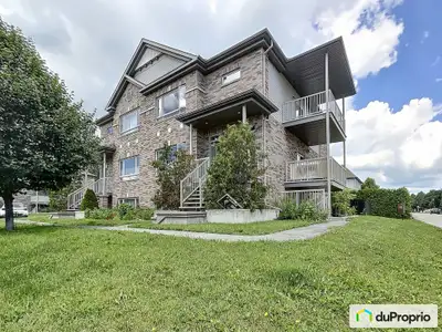 Magnifique condo clé en main de 1 046 pi² situé au 23, rue de Munich, Gatineau. Cette belle unité de...