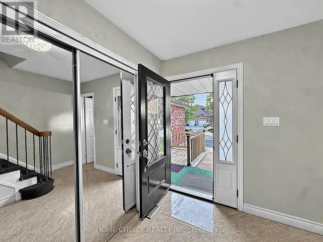 38 Robbinstone Drive Toronto (Malvern), Ontario, photo 3 of 4