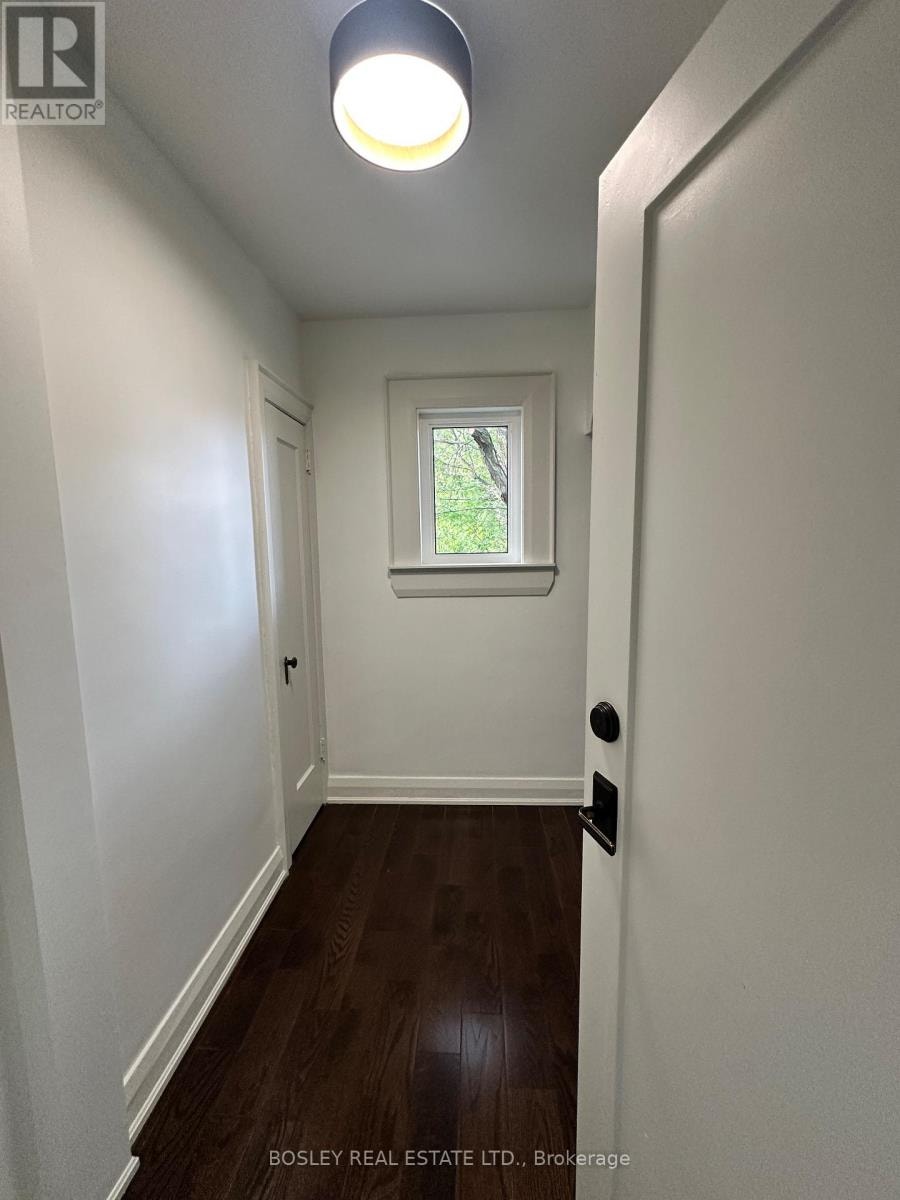 2 - 229 MANOR ROAD E Toronto (Mount Pleasant East), Ontario 2