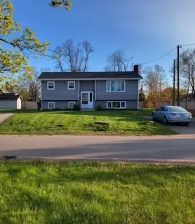 Nestled on a quiet, dead-end street, this cozy and bright 2-bedroom lower level duplex offers comfor...
