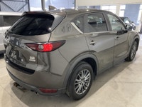 Le Mazda CX-5 2017 GS AWD MAGS CAMERA RECUL A/C CRUISE offert chez AutoStudio 72 à Mirabel est un VU... (image 3)