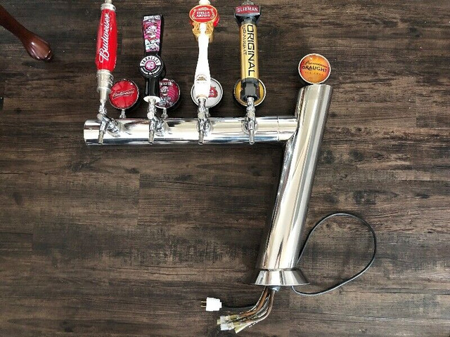 LOOK >> BEER TOWERS WITH 1 BEER TAP AND 4 BEER TAPS in Arts & Collectibles in Edmonton - Image 2