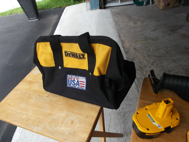 DEWALT 18V LITHIUM RECIPRICATING SAW , CASE, BATTERY ,CHARGER. in Power Tools in Belleville - Image 2