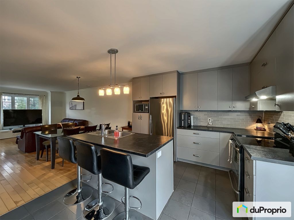 $384,650 - Townhouse for sale in Sherbrooke (Jacques-Cartier) — photo 3
