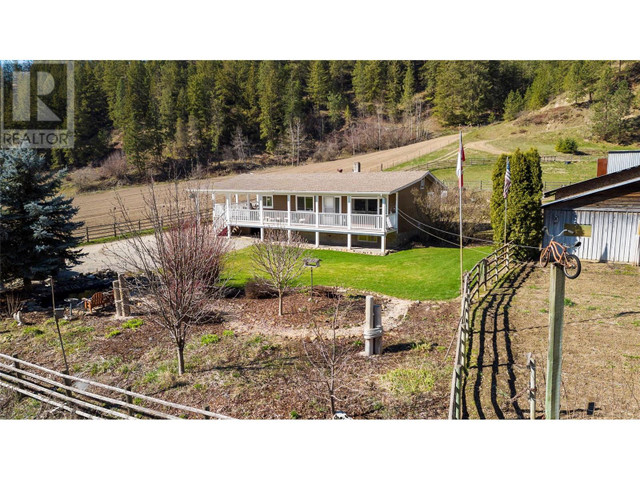 2720 Salmon River Road Salmon Arm, British Columbia in Houses for Sale in Vernon - Image 3