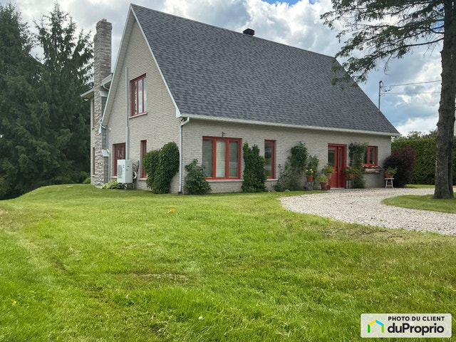 $695,700 - 2 Storey for sale in Magog — photo 1