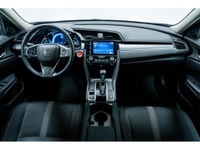 La Honda Civic SE 2018 est une voiture compacte réputée pour sa fiabilité, son économie de carburant... (image 1)