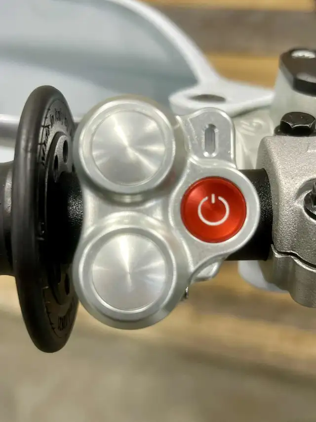 2025 STARK FUTURE VARG 1.2 MX-MOTOCROSS + NEUF 0 HR + GARANTIE 2 in Dirt Bikes & Motocross in Laval / North Shore - Image 15