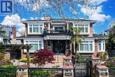 AVAILABLE NOVEMBER 1 2026 !!!! THE ENTIRE HOUSE IN VANCOUVER WEST !!! Absolutely Deluxe residence lo...